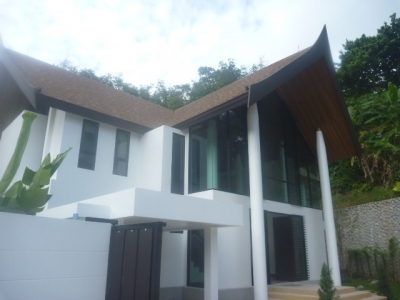 Spacious villa with 4 bedrooms in Nai Harn for rent