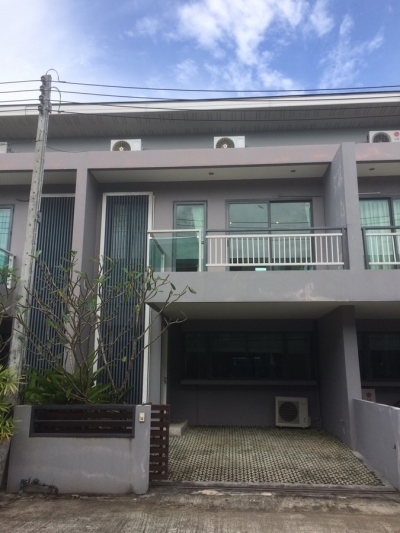 3 bedroom townhouse for rent in Bang Tao