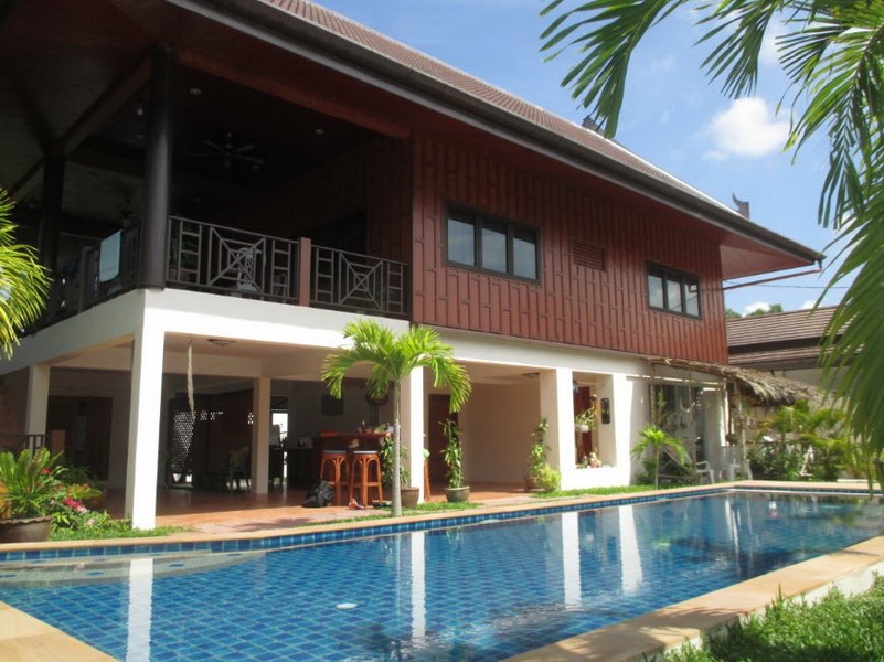 Big 4 bedroom villa in Rawai
