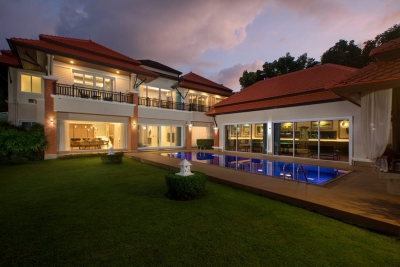Luxury 4 bedroom villa in Laguna for sale